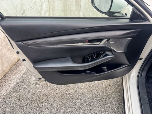 Used 2019 MAZDA MAZDA3 Hatchback w/ Premium Package image 21