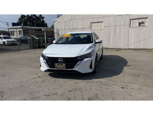 Used 2024 Nissan Sentra SV w/ Trunk Package image 6