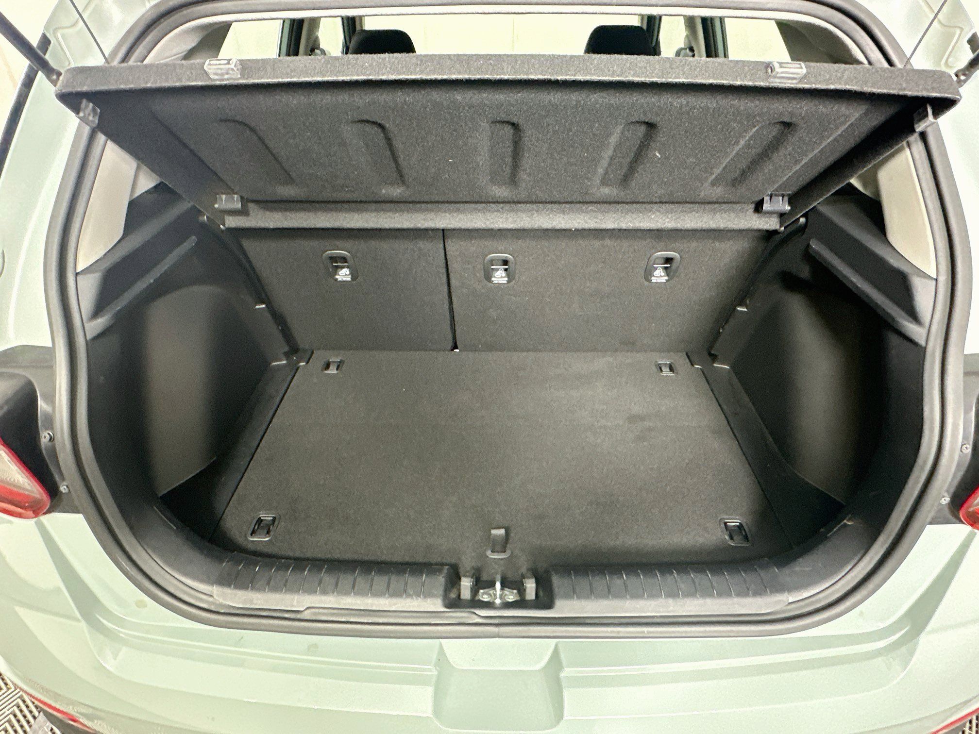 Used 2025 Hyundai Venue SEL FWD image 28
