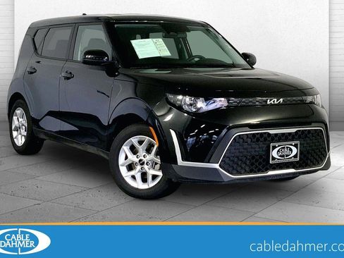 Certified 2025 Kia Soul LX image 1
