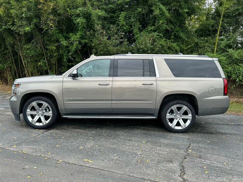 Used 2018 Chevrolet Suburban Premier image 9