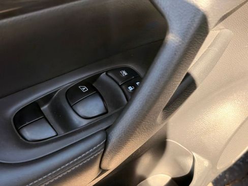 Used 2018 Nissan Rogue S FWD image 22