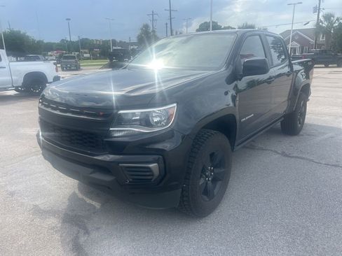 Used 2022 Chevrolet Colorado LT AWD/4WD image 1