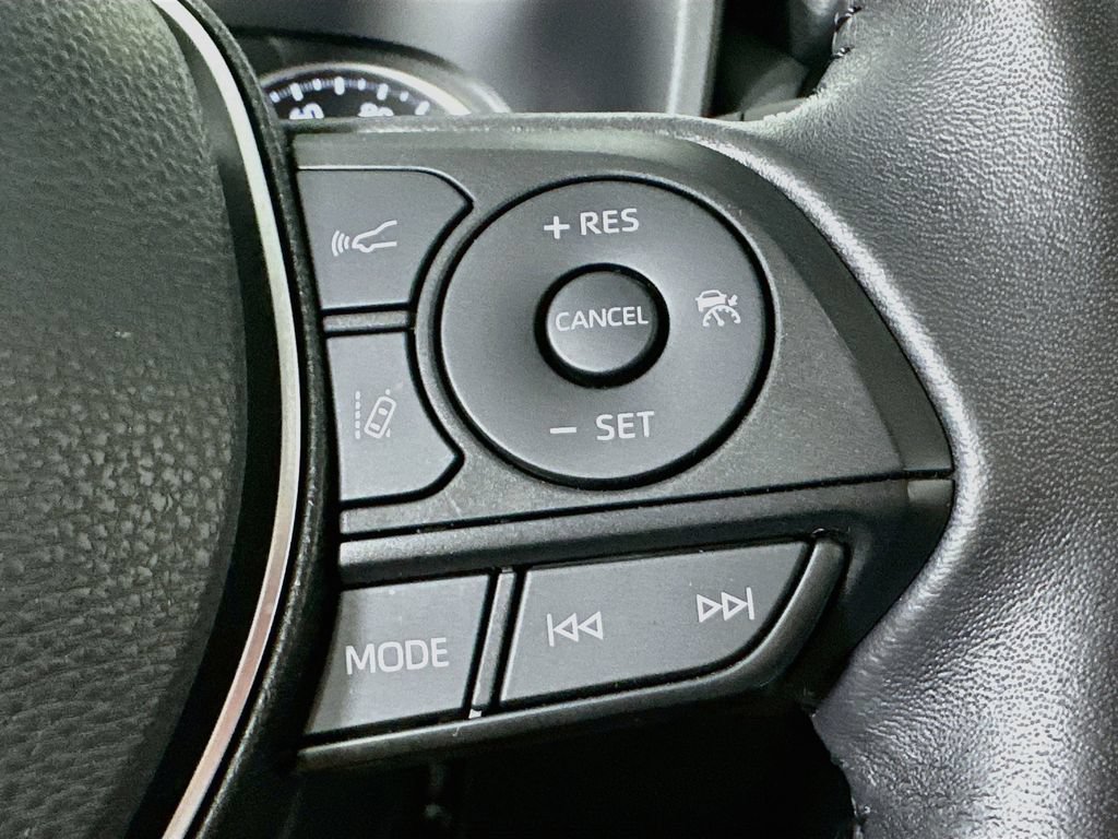 Used 2022 Toyota RAV4 XLE Premium FWD image 25
