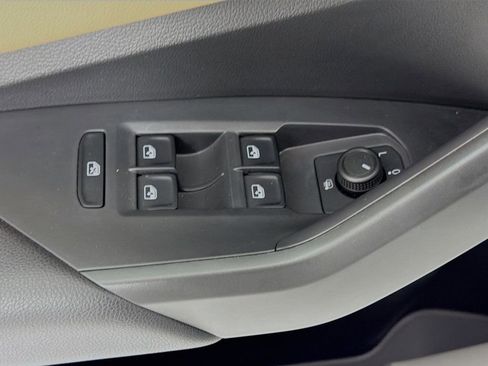 Used 2020 Volkswagen Jetta SE w/ SE Cold Weather Package image 17