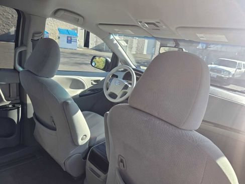 Used 2012 Toyota Sienna LE image 14