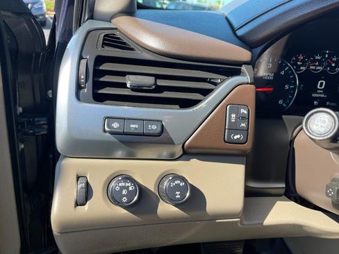 Used 2020 Chevrolet Suburban Premier AWD/4WD image 24