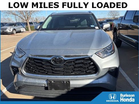 Used 2020 Toyota Highlander Limited image 2