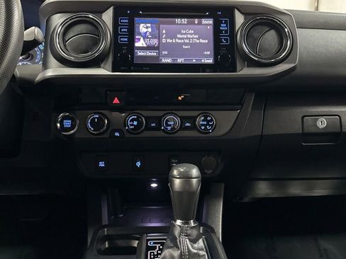 Used 2018 Toyota Tacoma SR5 AWD/4WD image 24