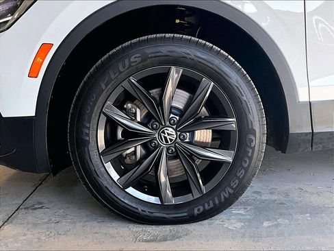 Used 2024 Volkswagen Tiguan SE image 7