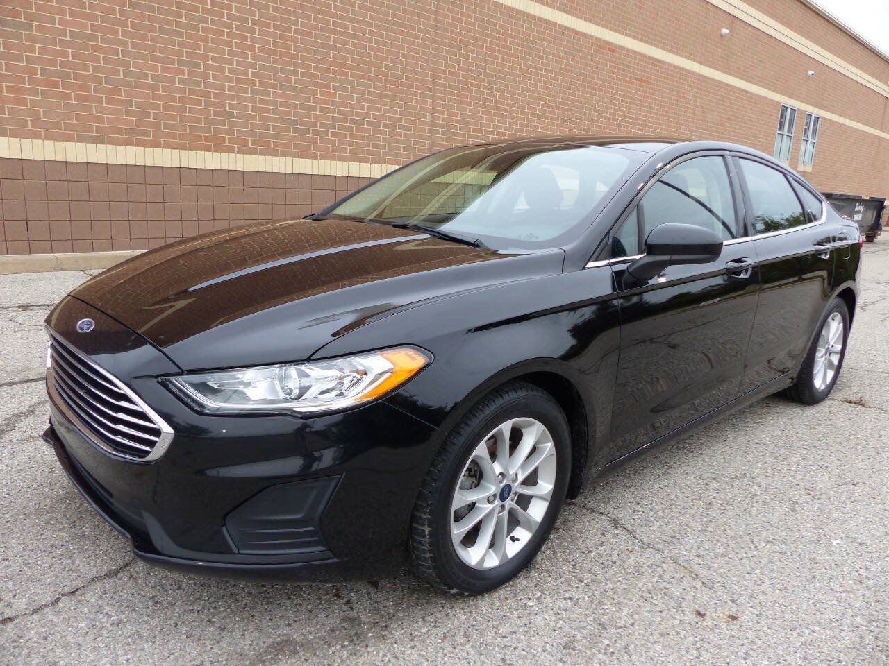 Used 2020 Ford Fusion SE FWD image 1