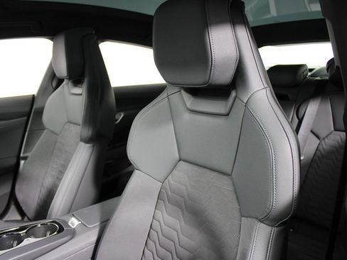 Used 2023 Audi e-tron GT Premium Plus image 11