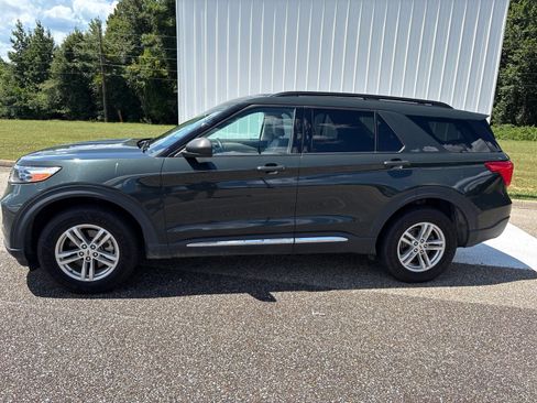 Used 2023 Ford Explorer XLT w/ Equipment Group 202A AWD/4WD image 1