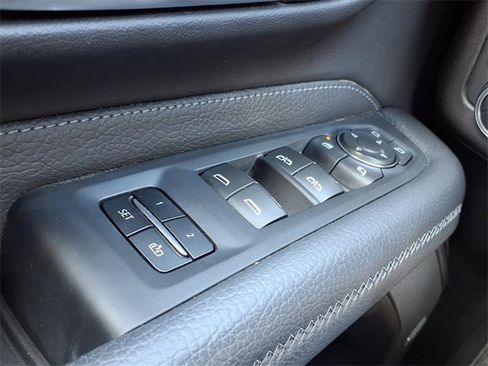 Used 2022 GMC Yukon XL Denali w/ Denali Premium Package image 26