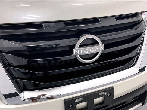 Used 2023 Nissan Pathfinder SL AWD/4WD image 35