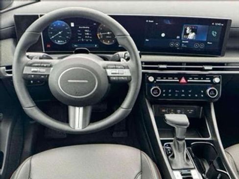 Used 2025 Hyundai Santa Cruz Limited image 13