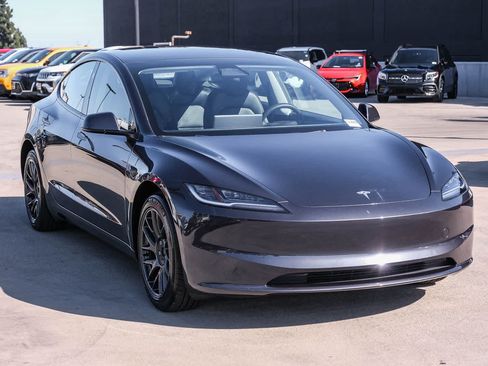 Used 2025 Tesla Model 3 Long Range RWD image 3