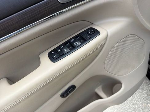 Used 2018 Jeep Grand Cherokee Overland image 13