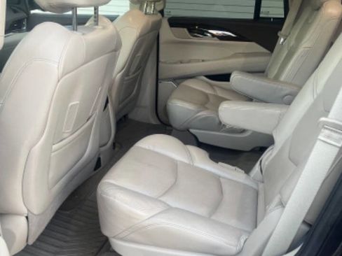 Used 2016 Cadillac Escalade Luxury AWD/4WD image 12