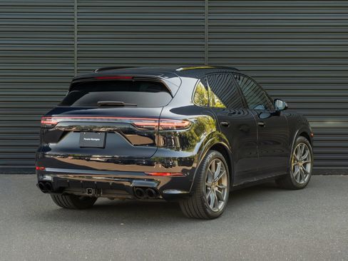 Certified 2023 Porsche Cayenne Turbo S AWD/4WD image 8