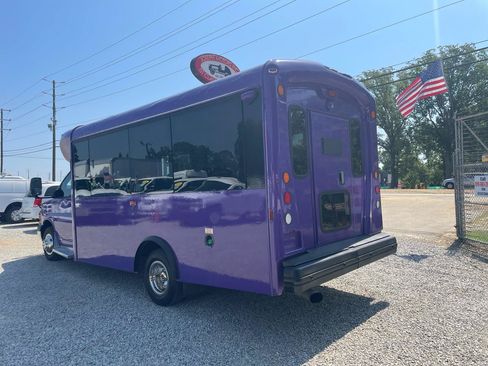 Used 2015 Chevrolet Express 4500 w/ Shuttle Bus Package RWD image 3
