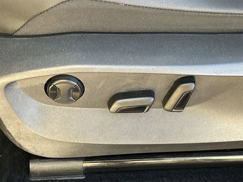 Certified 2023 Volkswagen Tiguan SE R-Line image 17