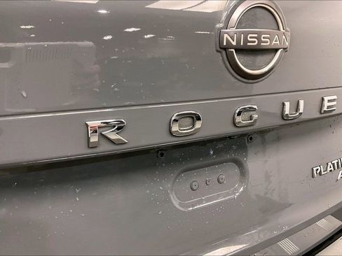 Certified 2022 Nissan Rogue Platinum w/ Head-Up Display Package image 28