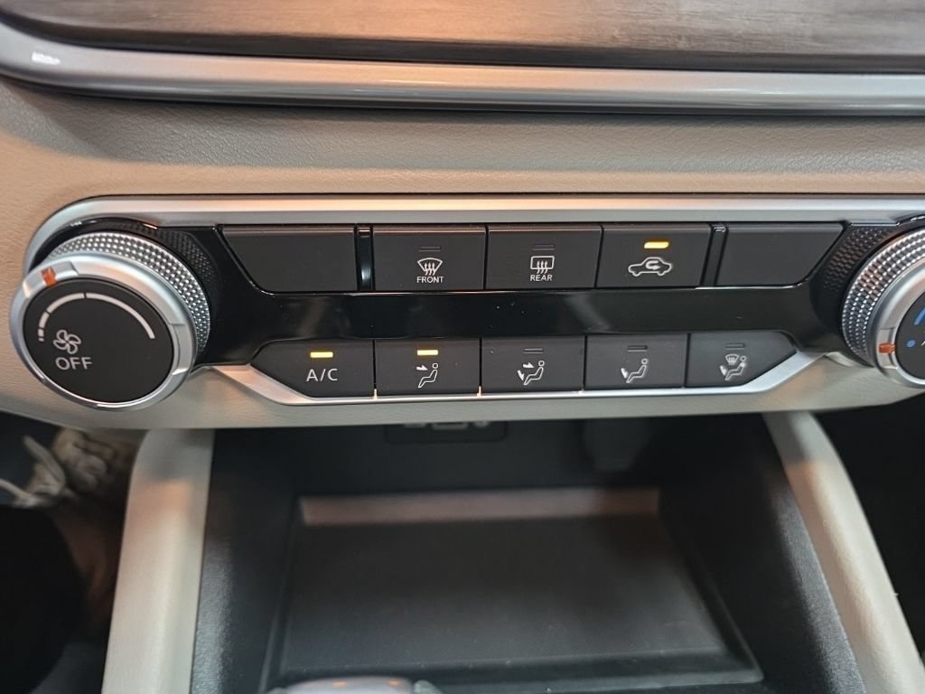 Used 2025 Nissan Altima 2.5 SV FWD image 25