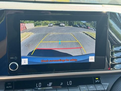 Used 2025 Toyota Camry SE FWD image 30
