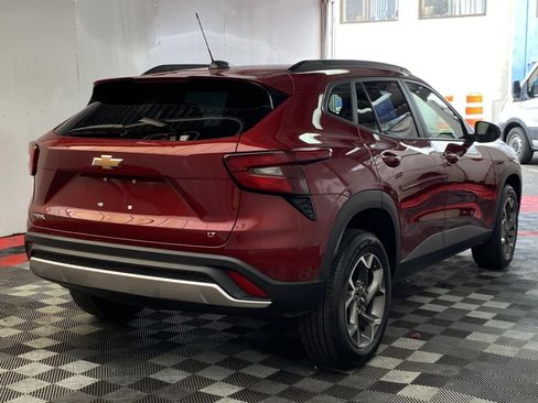 Used 2025 Chevrolet Trax LT w/ Driver Confidence Package FWD image 6