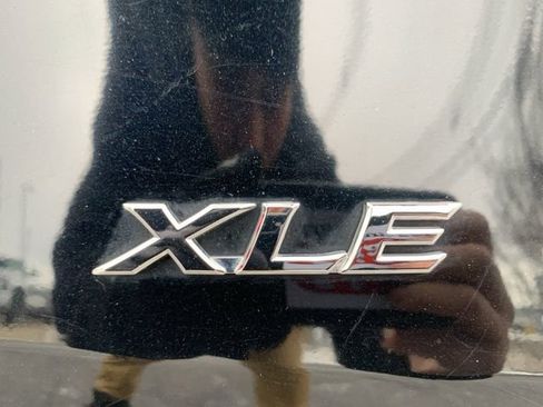 Used 2025 Toyota Sienna XLE image 6