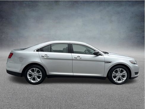 Used 2016 Ford Taurus SE FWD image 6