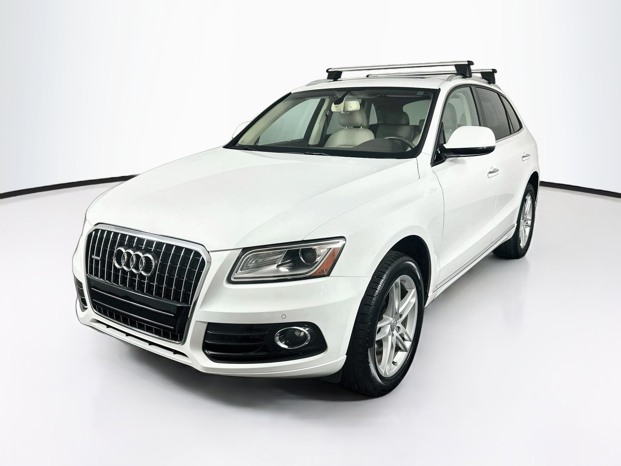Used 2017 Audi Q5 2.0T Premium Plus w/ Technology Package AWD/4WD image 3