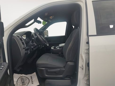 Used 2024 RAM 2500 Tradesman w/ Chrome Appearance Group image 9