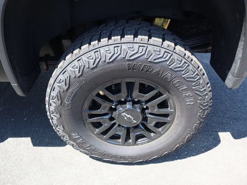 Used 2024 Chevrolet Silverado 2500 ZR2 w/ Technology Package AWD/4WD image 13