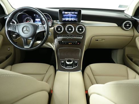 Used 2019 Mercedes-Benz GLC 300 4MATIC image 4