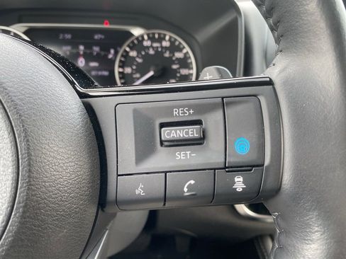 Used 2023 Nissan Rogue SL w/ SL Premium Package image 19