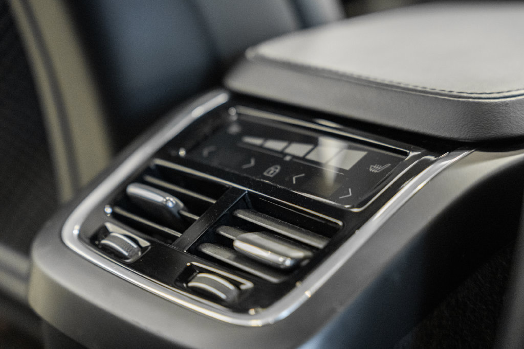 Used 2024 Volvo XC90 B6 Plus AWD/4WD image 29