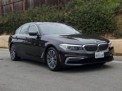 Used 2019 BMW 540i w/ Convenience Package image 2