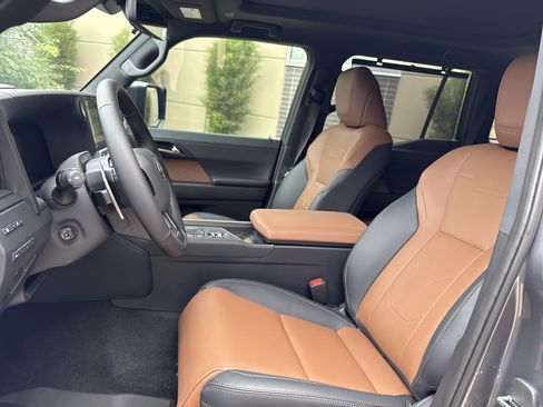 Used 2026 Lexus GX 550 w/ Accessory Package (2T) AWD/4WD image 16