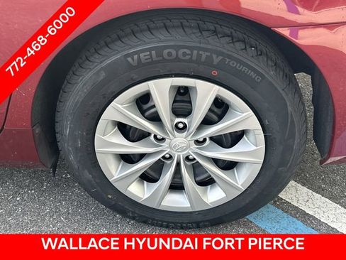 Used 2016 Toyota Camry LE image 11