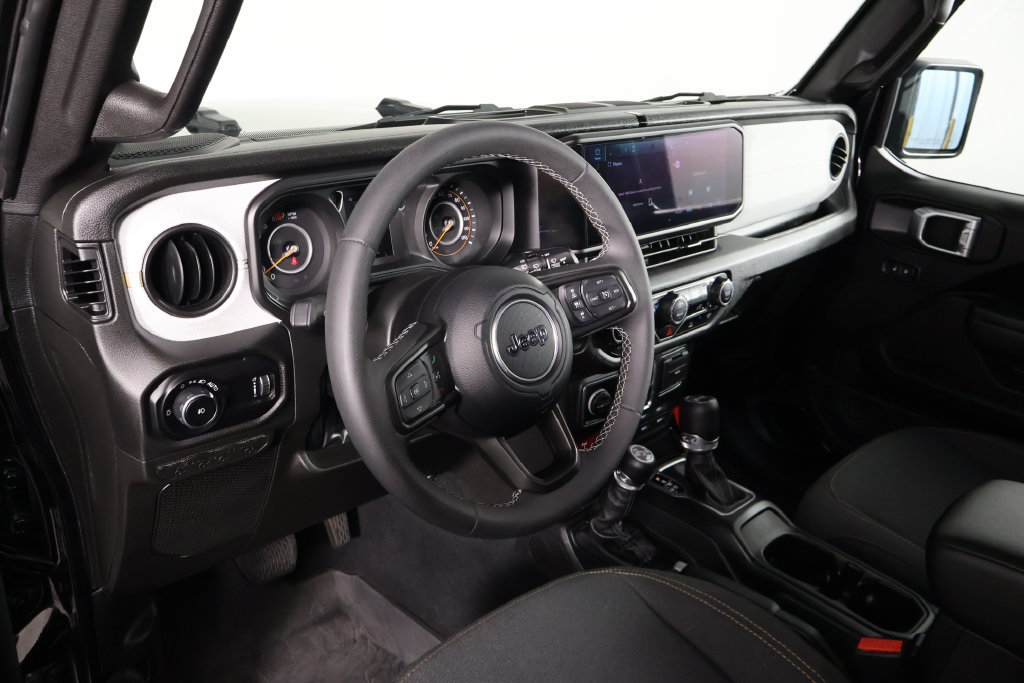 Used 2025 Jeep Wrangler Sport AWD/4WD image 7
