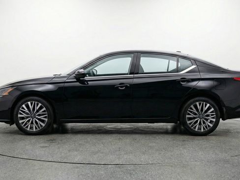 Used 2025 Nissan Altima 2.5 SV image 5