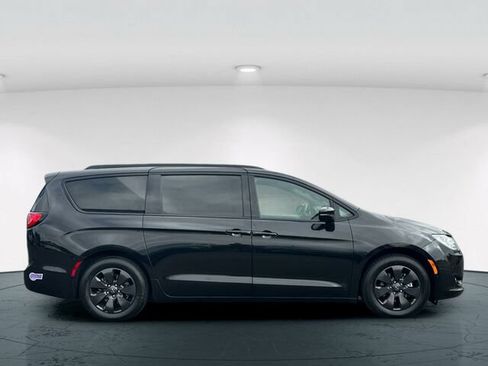 Used 2019 Chrysler Pacifica Limited w/ Advanced Safetytec Group FWD image 7