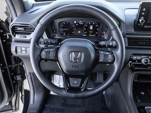 Used 2025 Honda Pilot Black Edition image 13