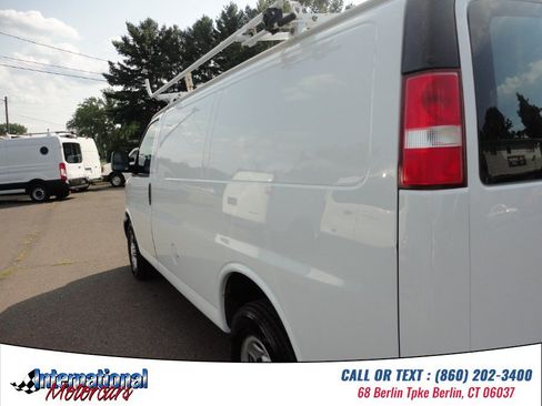 Used 2017 Chevrolet Express 2500 RWD image 6