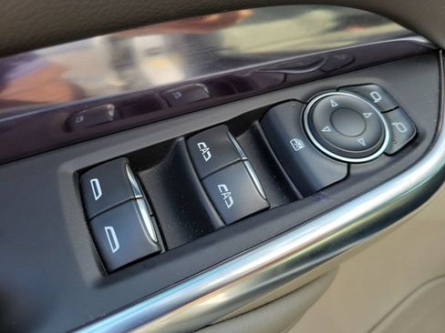 Certified 2022 Cadillac XT4 Luxury w/ Cold Weather Package FWD image 18