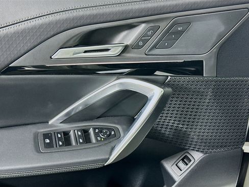 Used 2025 BMW X2 xDrive28i image 15