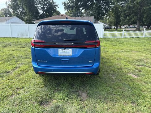 New 2027 Chrysler Pacifica Select AWD/4WD image 6