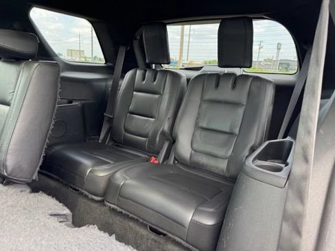 Used 2015 Ford Explorer XLT w/ Equipment Group 202B AWD/4WD image 12